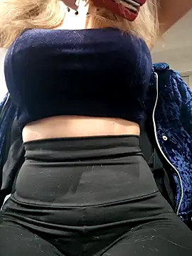 Snapshot of Isabella_Varella chatting on September 23, 12:19 pm Isabella Varella online show from September 23, 12:19 pm