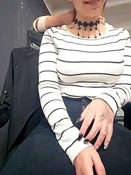 Snapshot of Isabella_Varella chatting on October 15, 1:00 pm Isabella Varella online show from October 15, 1:00 pm