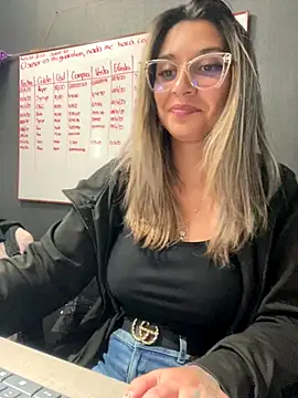 Snapshot of Isabella_Varella chatting on November 15, 1:03 am Isabella Varella online show from November 15, 1:03 am