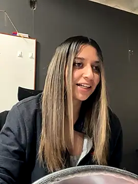 Snapshot of Isabella_Varella chatting on November 21, 12:37 pm Isabella Varella online show from November 21, 12:37 pm