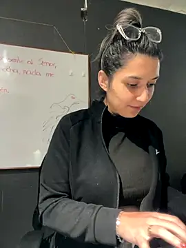 Snapshot of Isabella_Varella chatting on December 4, 12:14 pm Isabella Varella online show from December 4, 12:14 pm