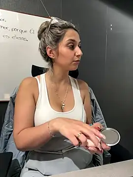 Snapshot of Isabella_Varella chatting on December 15, 12:53 pm Isabella Varella online show from December 15, 12:53 pm