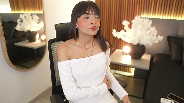 ZaraLuuv online show from November 2, 7:05 pm