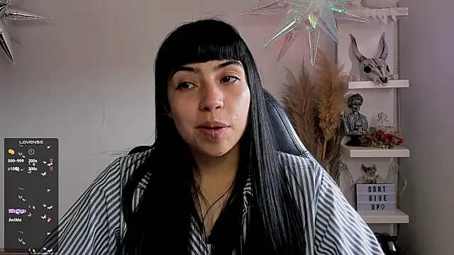 Saraa Desiree online show from March 8, 9:40 pm