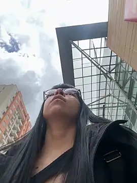 Saraa Desiree online show from September 25, 4:32 pm