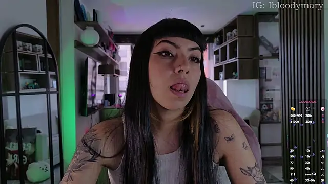Snapshot of Saraa_Desiree chatting on June 1, 7:59 pm Saraa Desiree online show from June 1, 7:59 pm