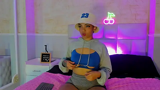 SarahLynn7 online show from March 14, 6:07 pm