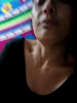 Snapshot of sarayulith chatting on May 9, 2:39 am sarayulith online show from May 9, 2:39 am