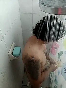 Snapshot of DocPepino chatting on April 11, 2:05 am DocPepino online show from April 11, 2:05 am