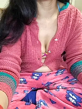 Cute-Zarina online show from December 14, 6:45 pm