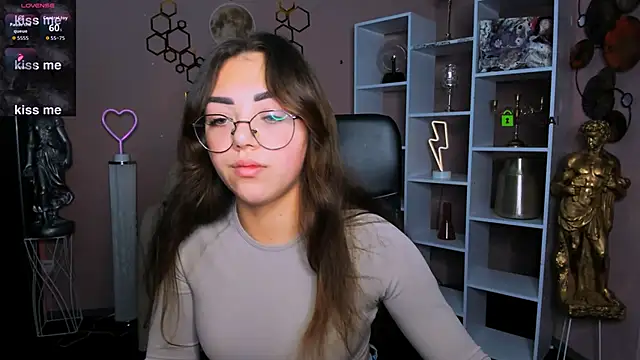 kiki swan online show from November 21, 9:30 am