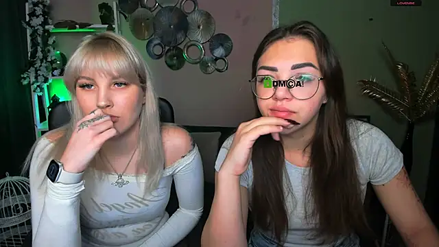 kiki swan online show from December 22, 7:05 am