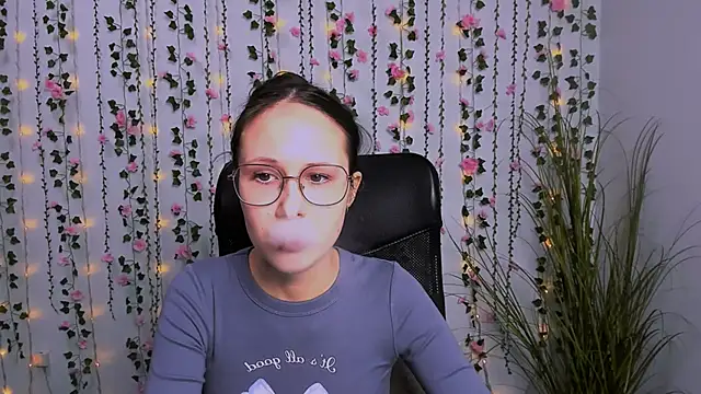 Snapshot of mona_cloud chatting on March 21, 9:45 am mona cloud online show from March 21, 9:45 am