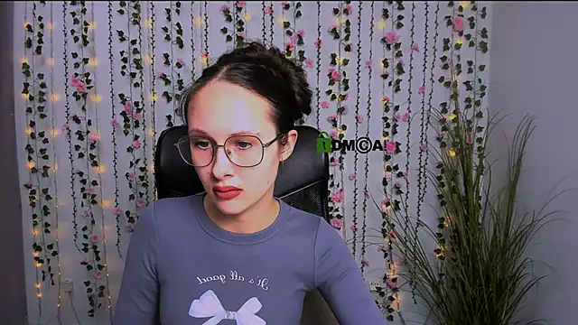 Snapshot of mona_cloud chatting on March 21, 3:57 pm mona cloud online show from March 21, 3:57 pm