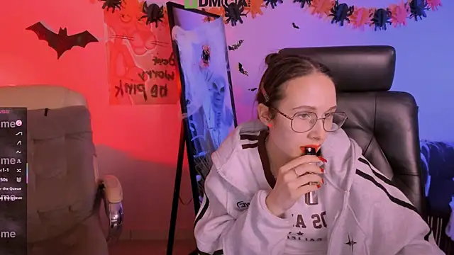 mona cloud online show from November 4, 12:10 am