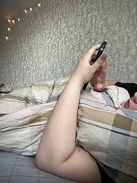 Snapshot of Dreamy_Desire chatting on March 17, 9:01 am Dreamy Desire online show from March 17, 9:01 am