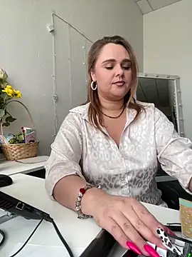 Juicy PeachLux online show from March 10, 9:10 am