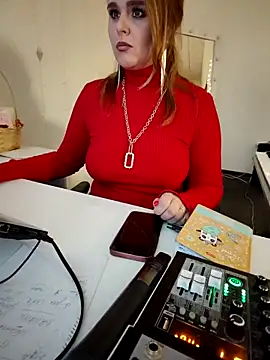 Juicy PeachLux online show from March 13, 1:40 pm