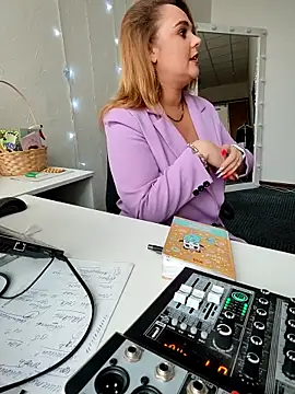 Juicy PeachLux online show from March 14, 10:50 am