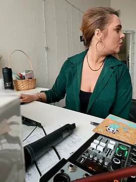 Juicy PeachLux online show from March 16, 11:38 am