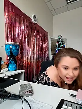 Juicy PeachLux online show from December 4, 5:50 am