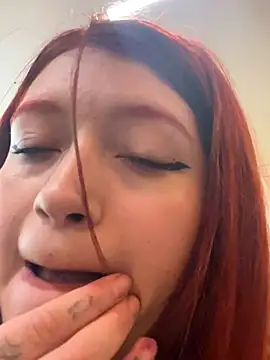 Snapshot of Karina_Leon chatting on December 16, 8:47 pm Karina Leon online show from December 16, 8:47 pm