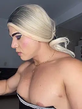 isahilton1 online show from October 3, 8:28 pm