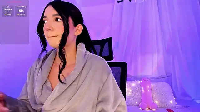 Snapshot of Hi_Soyfer chatting on September 25, 9:07 pm Hi Soyfer online show from September 25, 9:07 pm