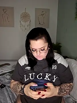 Saucy-Serenity online show from December 21, 9:11 pm