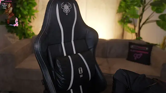 Snapshot of Billie054 chatting on February 22, 8:13 am Billie054 online show from February 22, 8:13 am