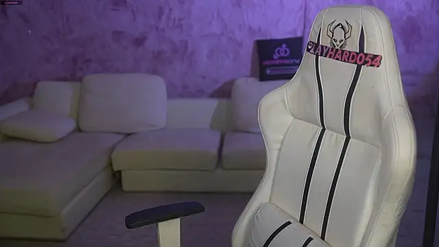 Snapshot of Billie054 chatting on March 16, 7:56 am Billie054 online show from March 16, 7:56 am