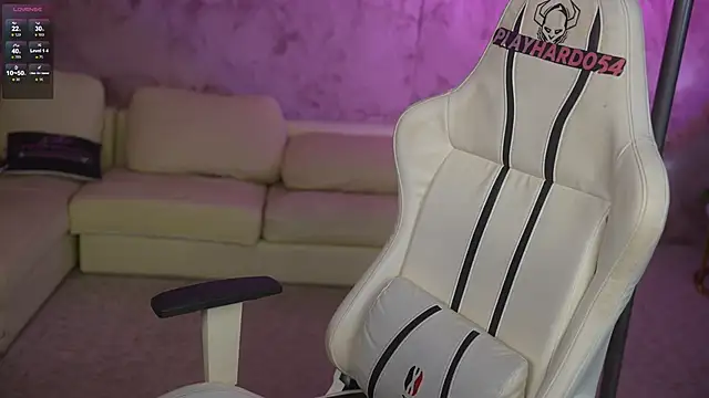 Snapshot of Billie054 chatting on March 20, 8:30 am Billie054 online show from March 20, 8:30 am