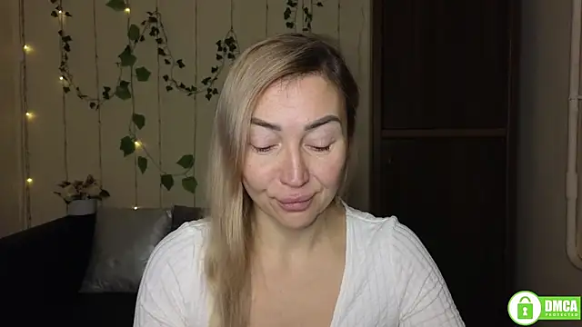 Snapshot of Kiss_julli88I chatting on January 5, 6:33 pm Kiss julli88I online show from January 5, 6:33 pm