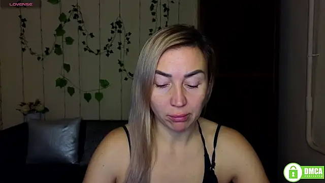 Snapshot of Kiss_julli88I chatting on January 13, 6:24 pm Kiss julli88I online show from January 13, 6:24 pm