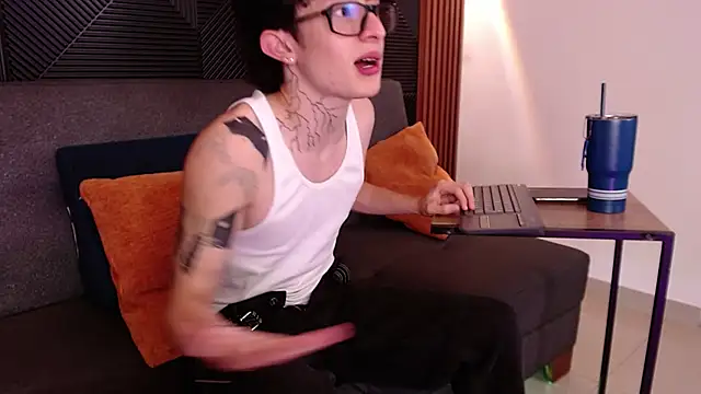 troy rouge online show from March 12, 1:36 am