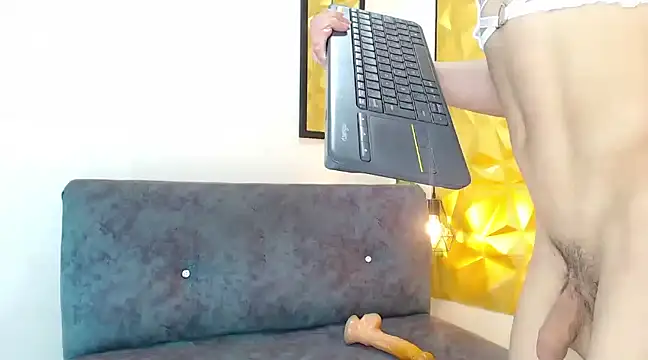 Snapshot of Small_Hot19 chatting on March 8, 7:20 pm Small Hot19 online show from March 8, 7:20 pm