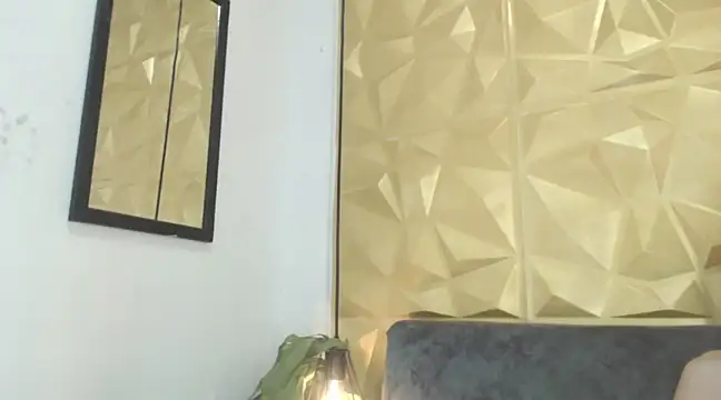 Snapshot of Small_Hot19 chatting on March 16, 6:01 pm Small Hot19 online show from March 16, 6:01 pm