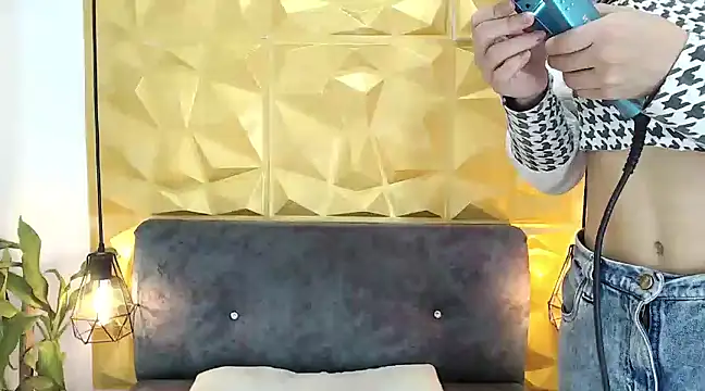 Snapshot of Small_Hot19 chatting on March 20, 3:25 pm Small Hot19 online show from March 20, 3:25 pm