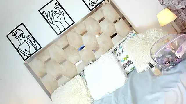 Snapshot of Small_Hot19 chatting on September 9, 12:15 pm Small Hot19 online show from September 9, 12:15 pm