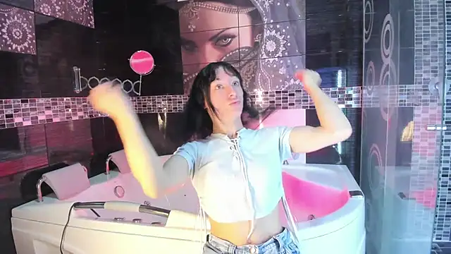 Snapshot of Small_Hot19 chatting on October 8, 11:19 am Small Hot19 online show from October 8, 11:19 am