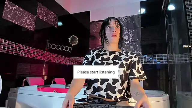 Snapshot of Small_Hot19 chatting on October 23, 10:47 am Small Hot19 online show from October 23, 10:47 am