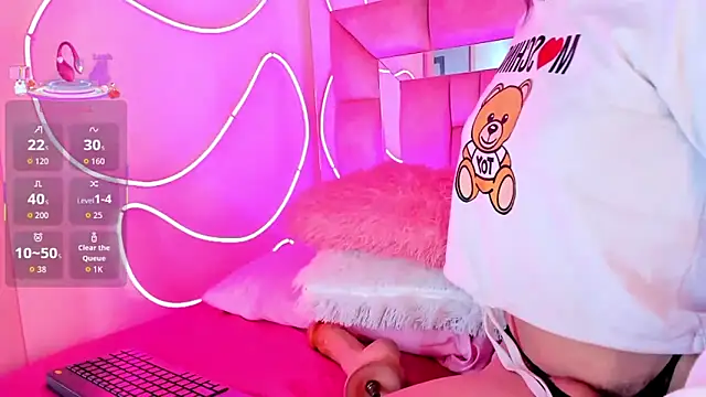 Snapshot of Small_Hot19 chatting on October 25, 11:07 am Small Hot19 online show from October 25, 11:07 am