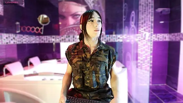 Snapshot of Small_Hot19 chatting on December 3, 6:43 am Small Hot19 online show from December 3, 6:43 am