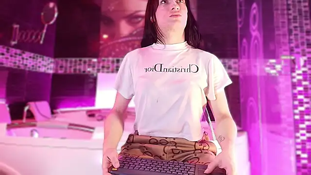 Small Hot19 online show from January 9, 9:23 am