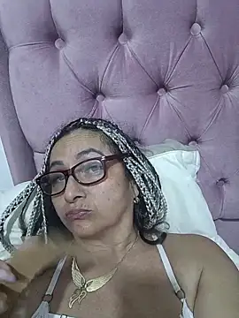 Snapshot of AlessandraLeroy chatting on January 8, 2:03 am AlessandraLeroy online show from January 8, 2:03 am