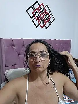 Snapshot of AlessandraLeroy chatting on January 17, 1:54 am AlessandraLeroy online show from January 17, 1:54 am