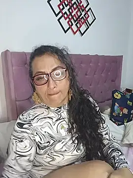 Snapshot of AlessandraLeroy chatting on February 6, 2:38 am AlessandraLeroy online show from February 6, 2:38 am