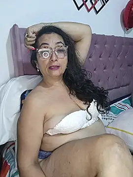 Snapshot of AlessandraLeroy chatting on February 27, 1:49 am AlessandraLeroy online show from February 27, 1:49 am