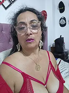 Snapshot of AlessandraLeroy chatting on April 12, 3:33 am AlessandraLeroy online show from April 12, 3:33 am