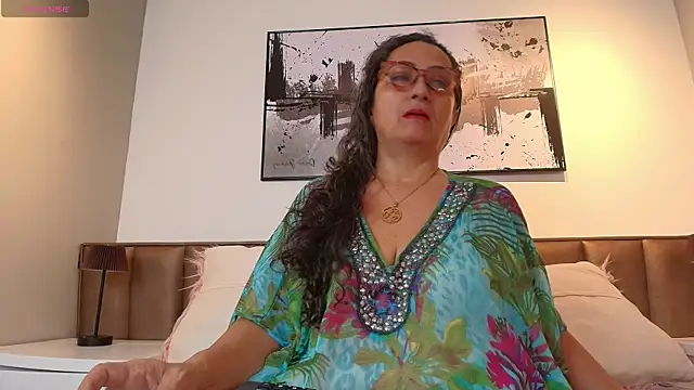 Snapshot of AlessandraLeroy chatting on April 15, 12:45 pm AlessandraLeroy online show from April 15, 12:45 pm